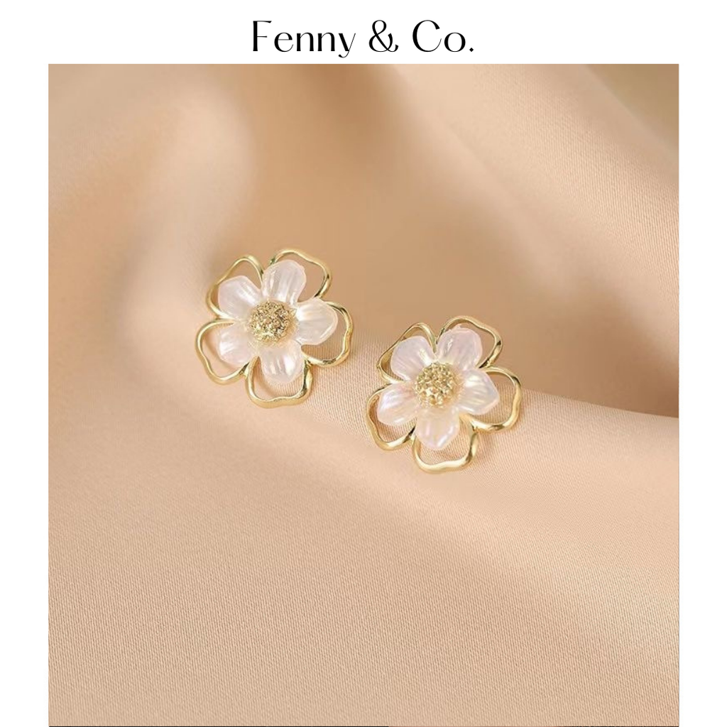 Khuyên Tai Hoa Mai Phong Cách Hàn Quốc - Thanh Lịch Và Nữ Tính