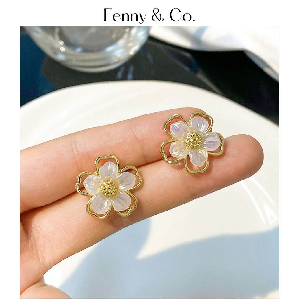 Khuyên Tai Hoa Mai Phong Cách Hàn Quốc - Thanh Lịch Và Nữ Tính