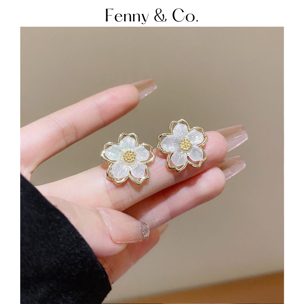 Khuyên Tai Hoa Mai Phong Cách Hàn Quốc - Thanh Lịch Và Nữ Tính